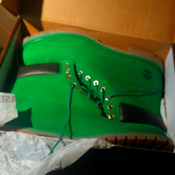 Limited Edition; New in Box; 💰 Green Timberland size 13; Impossible to find - Picture 2 of 4